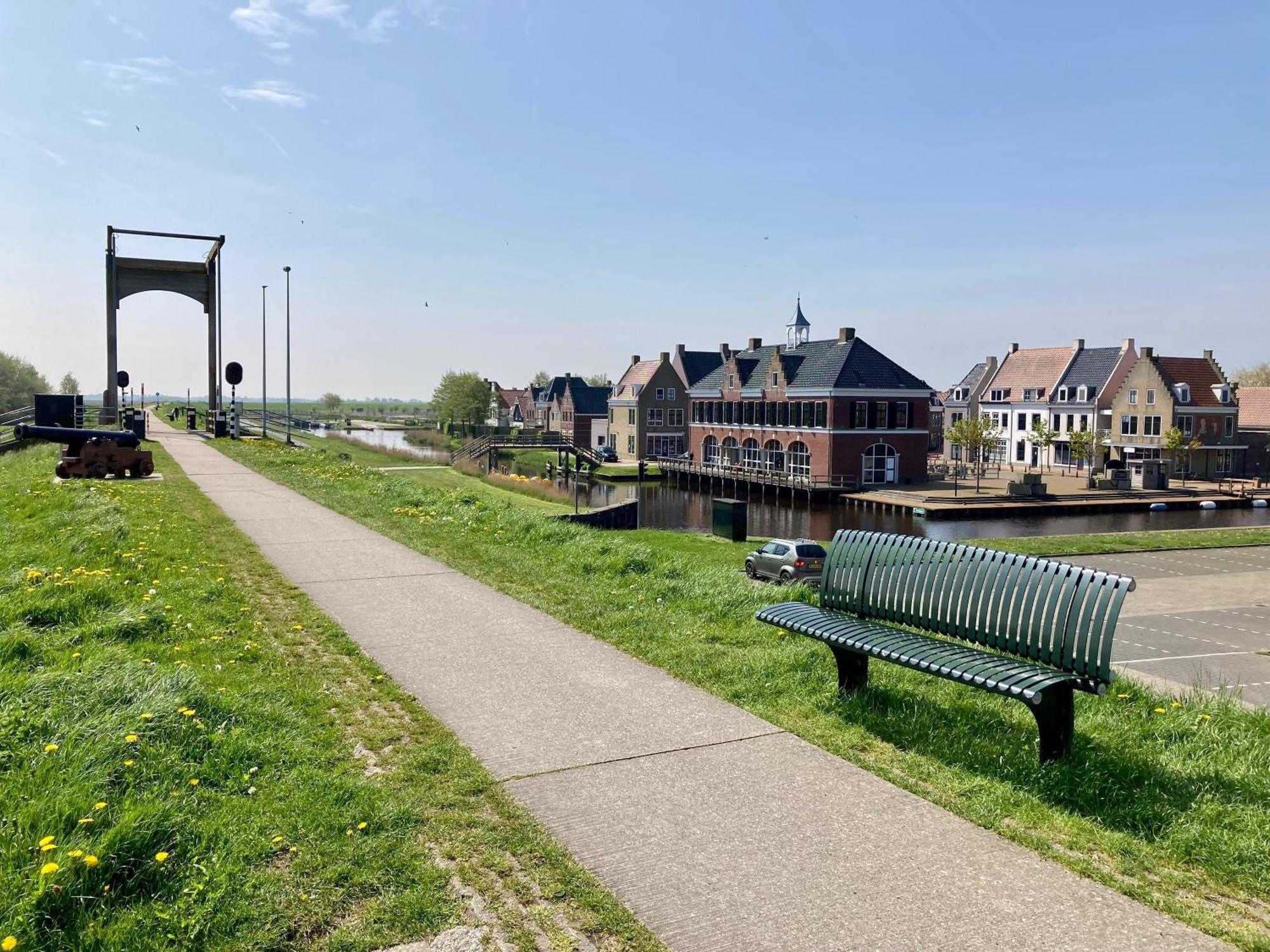 Sonnenhaus 6 Pers House With Sunny Terrace At A Typical Dutch Canal & By Lauwersmeer Lake. Anjum ภายนอก รูปภาพ